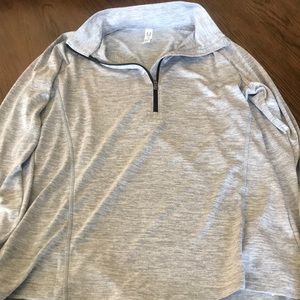 Medium under armour women’s pull over